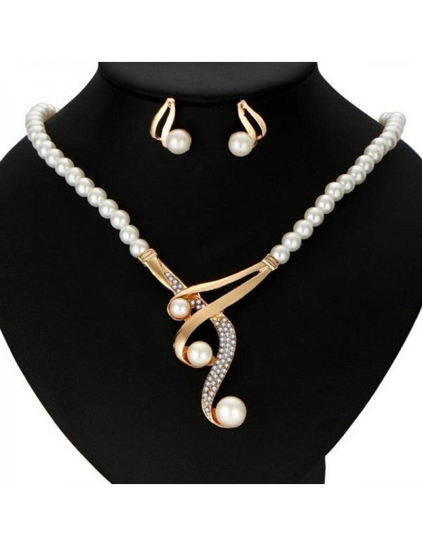White & Gold-Toned Gold-Plated Pearl-Studded Necklace Set