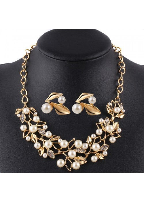 White & Gold-Toned Gold-Plated Pearl-Studded Necklace Set