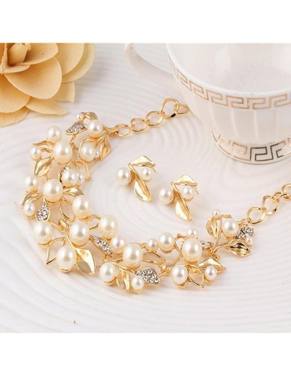 White & Gold-Toned Gold-Plated Pearl-Studded Necklace Set